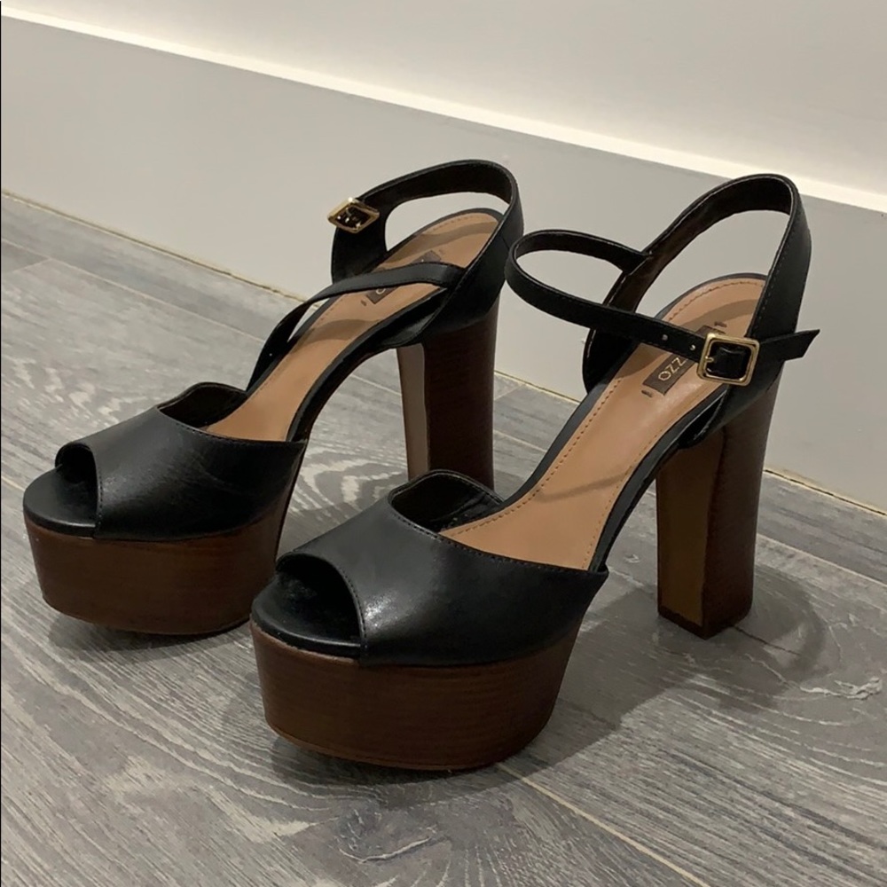 Arezzo high heel platform peep toe black leather
